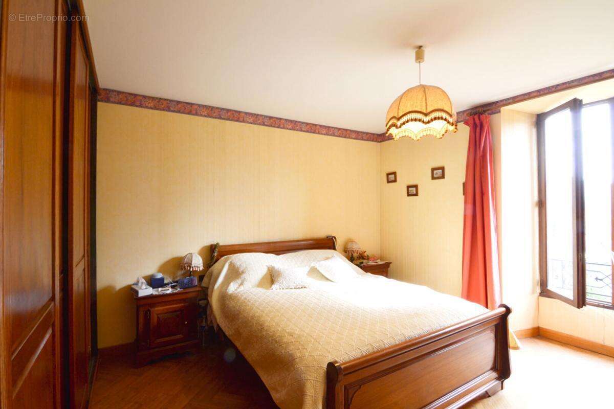 Maison à JOUY-LE-CHATEL