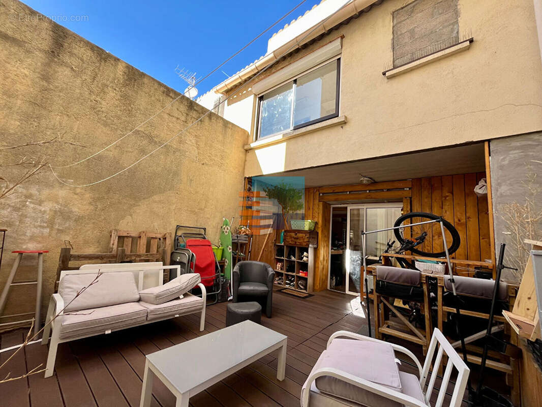 Maison à SAINT-LAURENT-DE-LA-SALANQUE