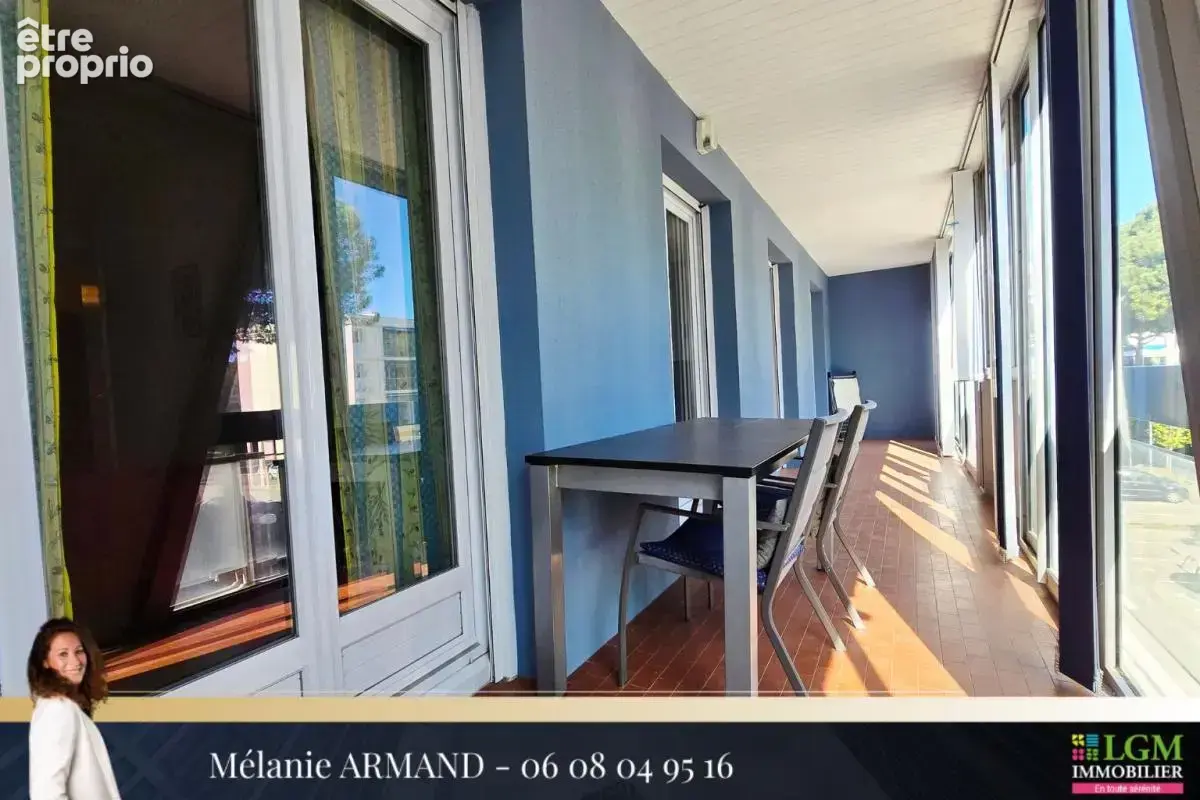 LA GRANDE-MOTTE – Près de 100 m² au cœur de la ville, avec une superbe loggia - photo 5