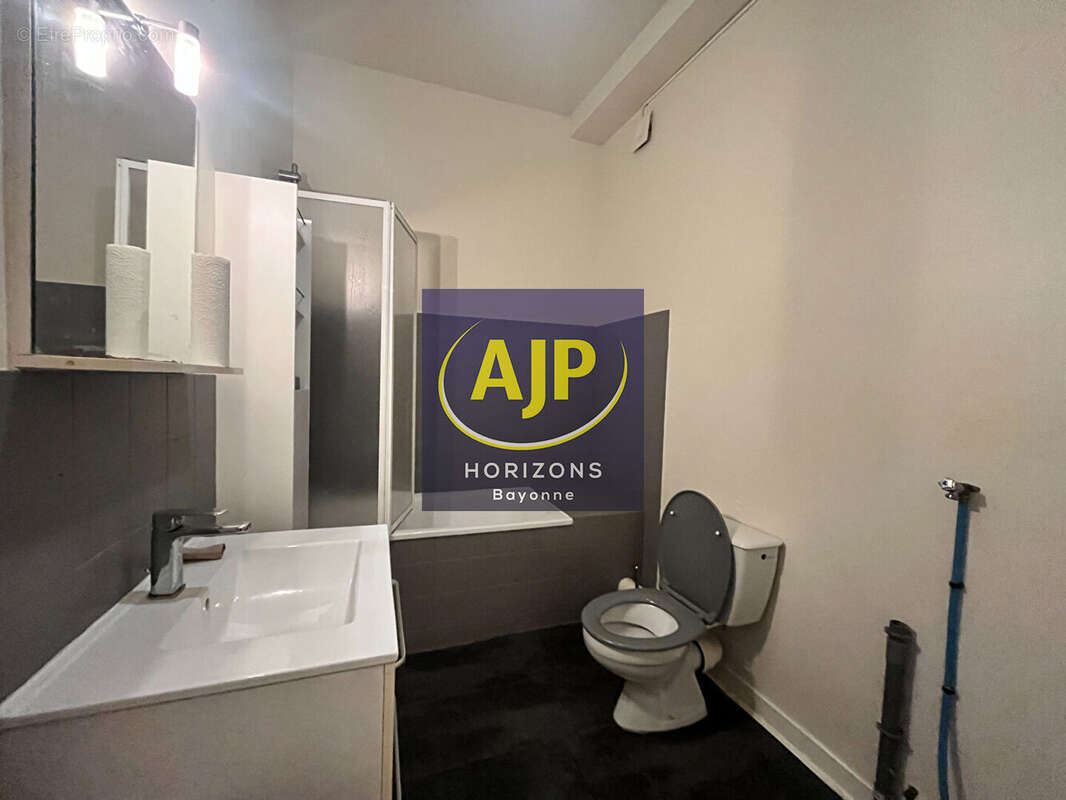 BAYONNE Centre - Appartement T2 - photo 6