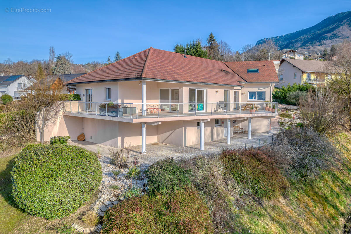 Maison à PUGNY-CHATENOD