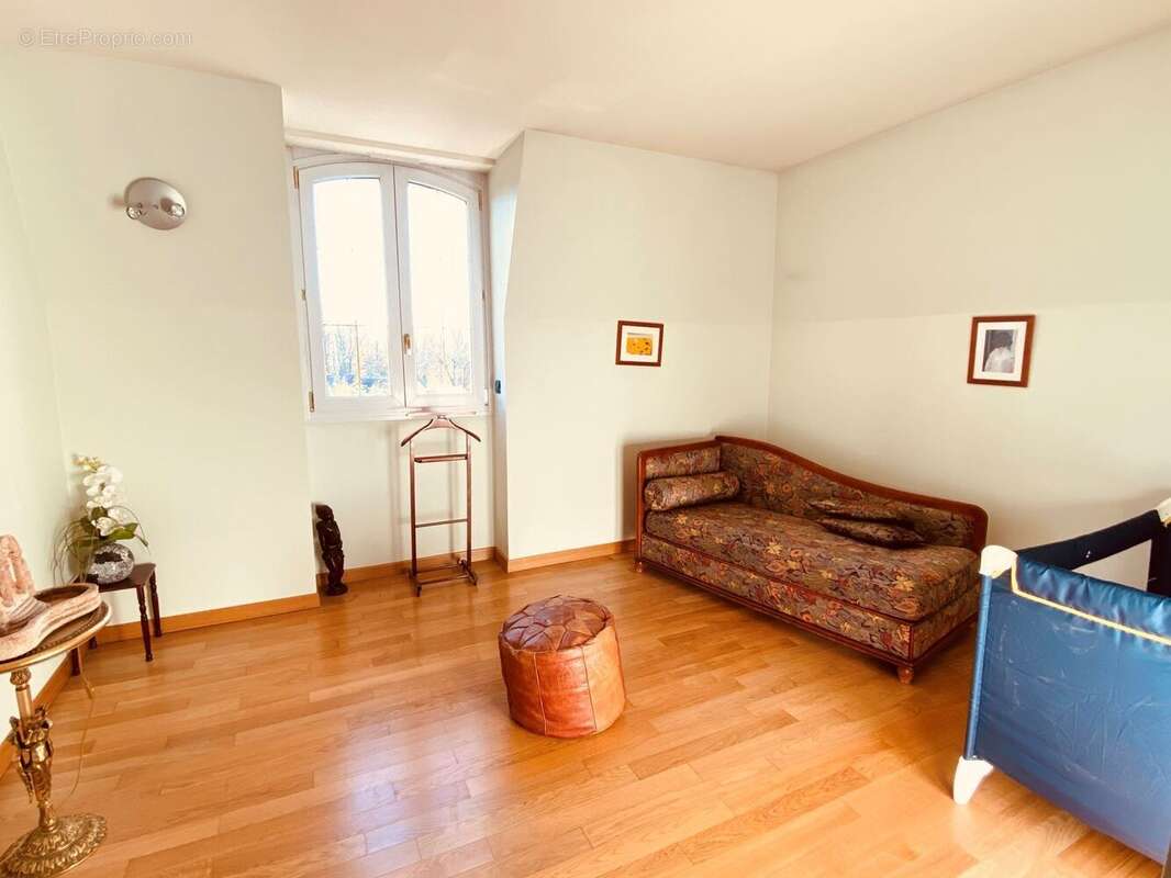 Maison 280 m² à Montfermeil  - photo 7