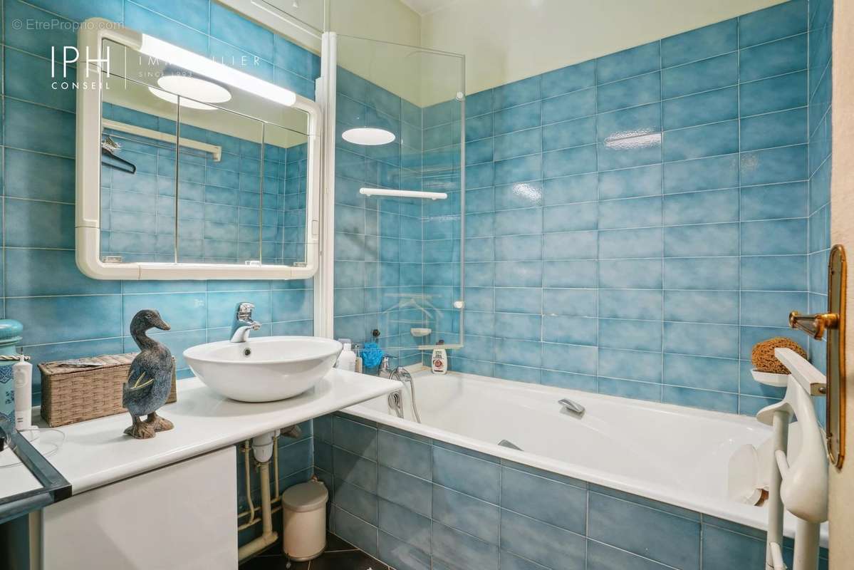 Appartement à NEUILLY-SUR-SEINE