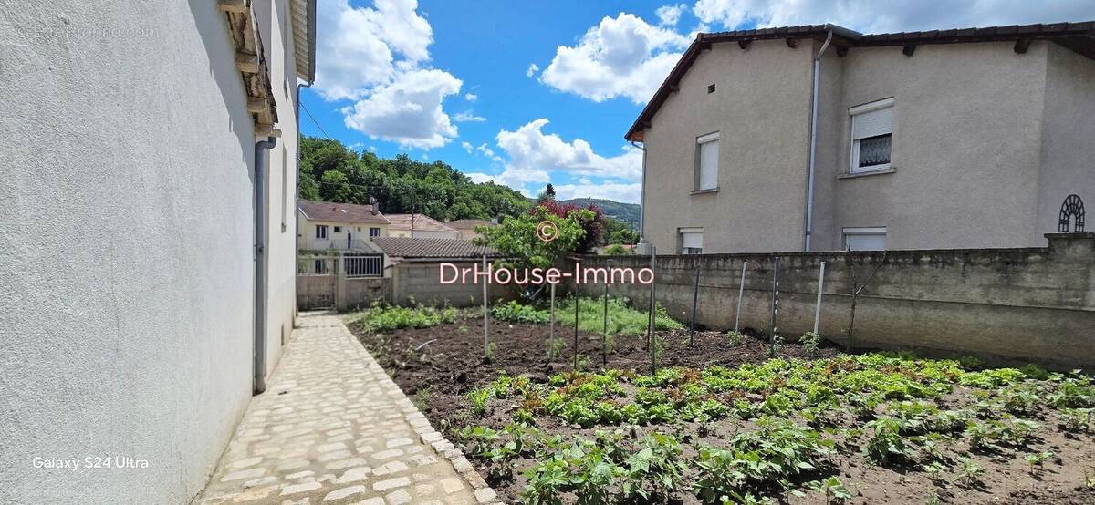 Appartement à UNIEUX