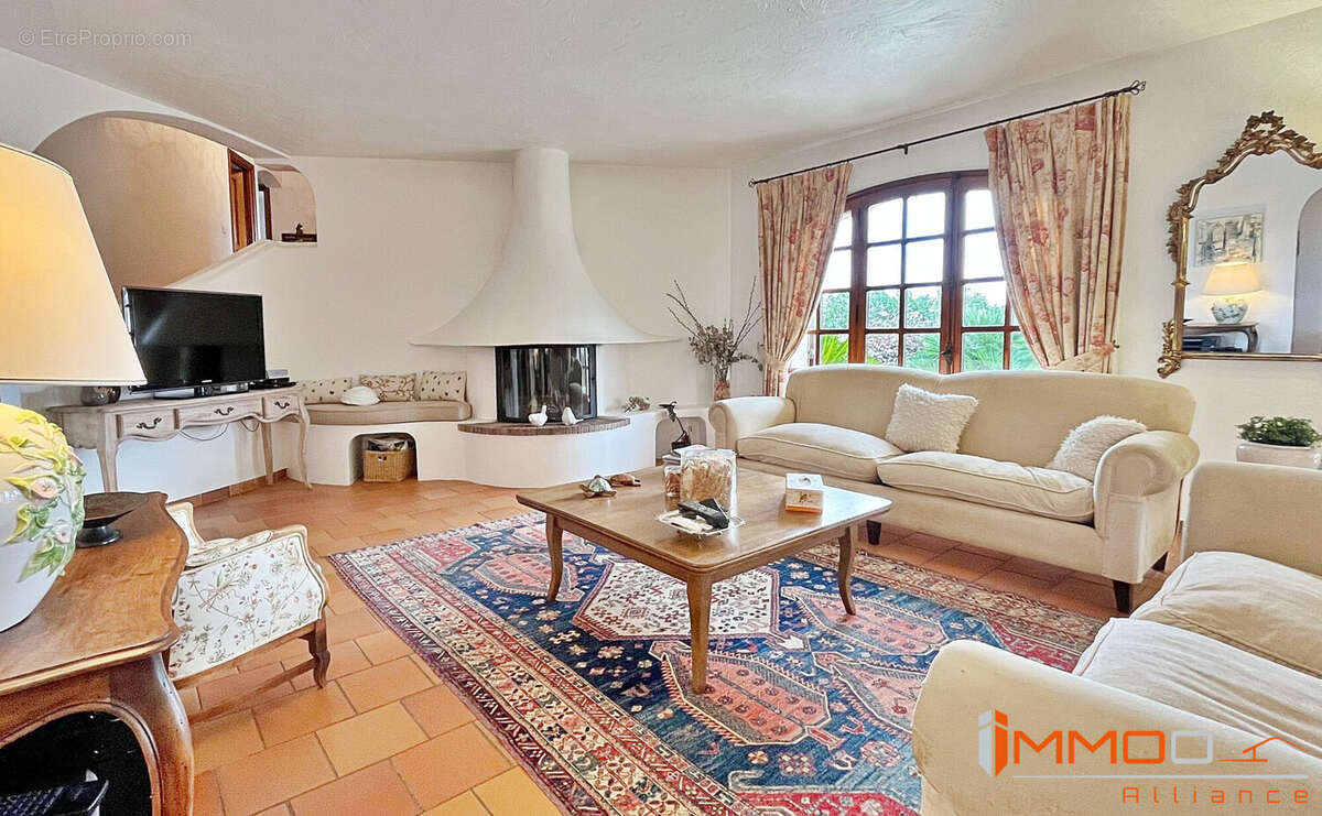 Maison à MANDELIEU-LA-NAPOULE