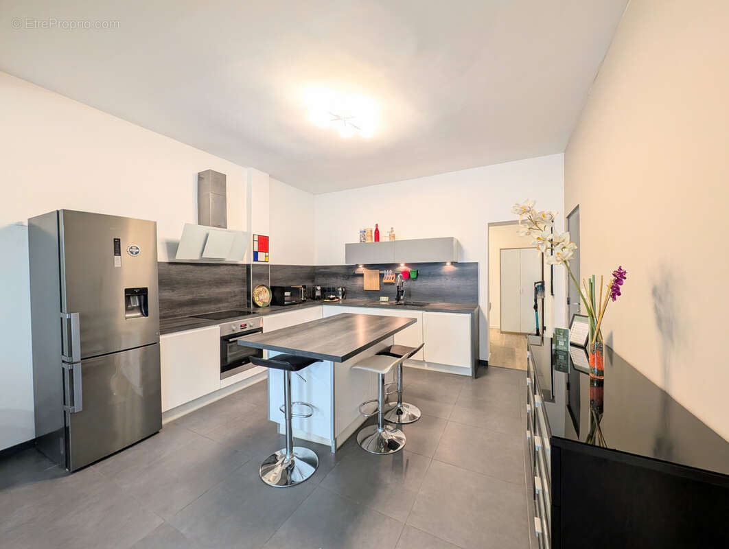 Commerce à MARSEILLE-1E