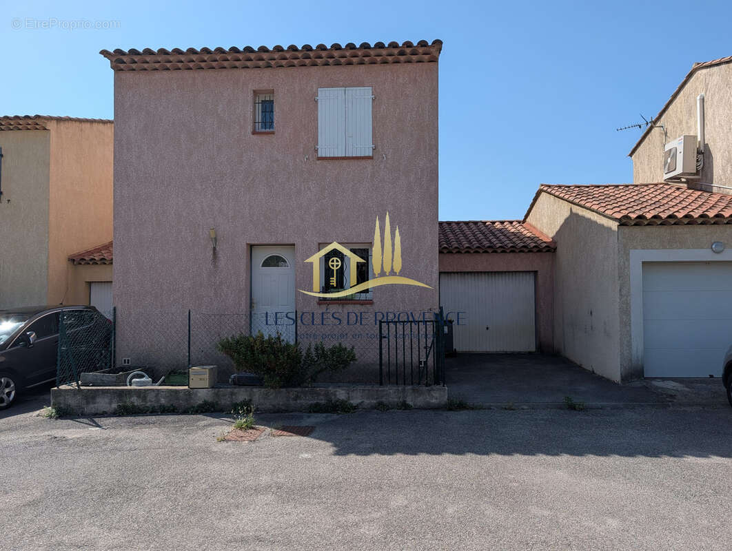 Maison à LA FARE-LES-OLIVIERS