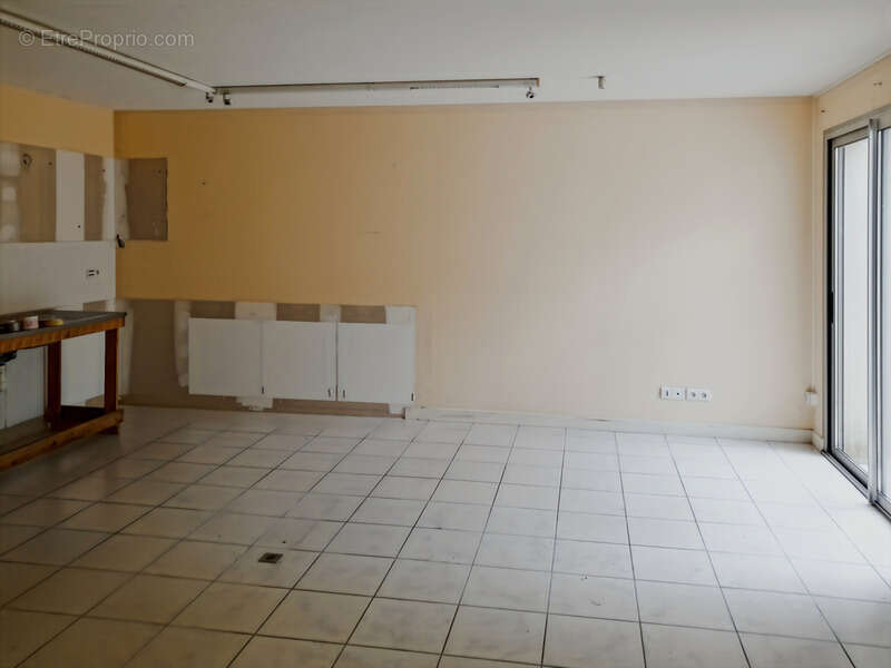 Local/bureau à vendre  (79) - photo 2
