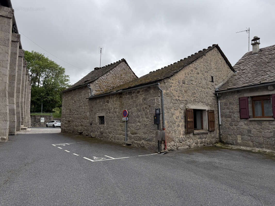 Maison à RIEUTORT-DE-RANDON