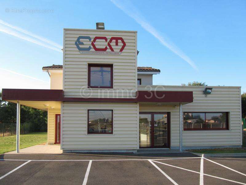 Commerce à SAUZE-VAUSSAIS