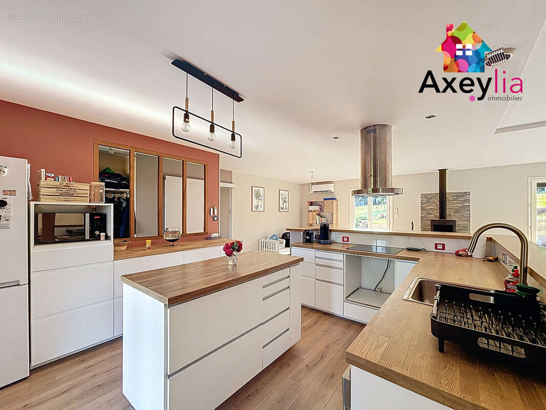 Maison à LA PACAUDIERE