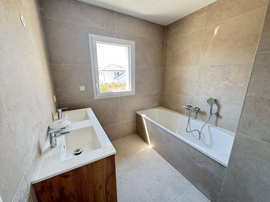 A VENDRE - Maison Saint Aubin D Arquenay 5 pièce(s) 105.62 m2 - photo 4