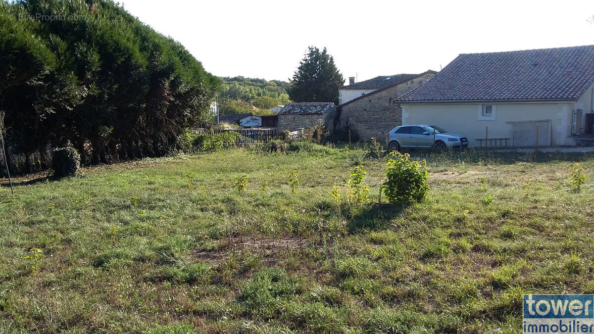 Terrain à GARAT