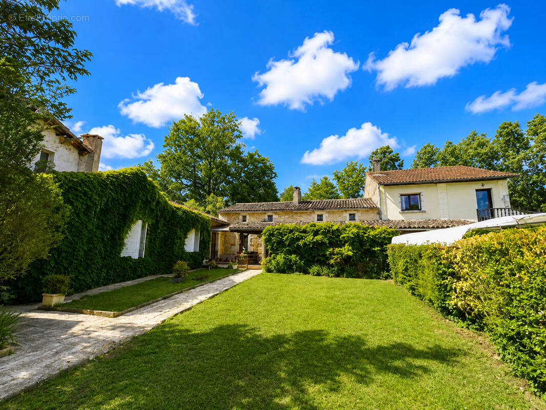 Maison à SAINT-CAPRAIS-DE-BLAYE