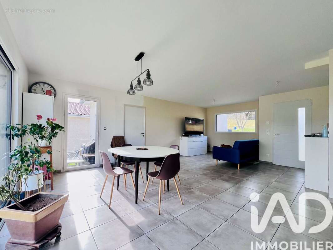 Maison 103 m² à Saint-Clement-Les-Places  - photo 2