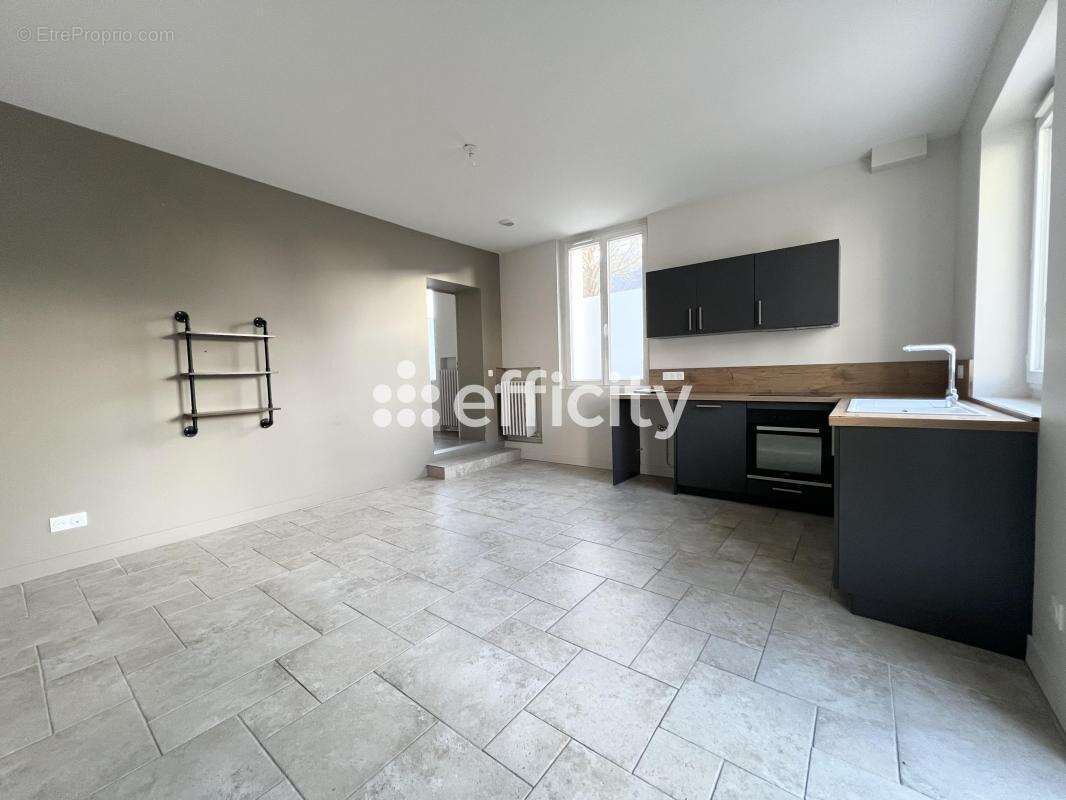 Appartement à LA MEMBROLLE-SUR-CHOISILLE