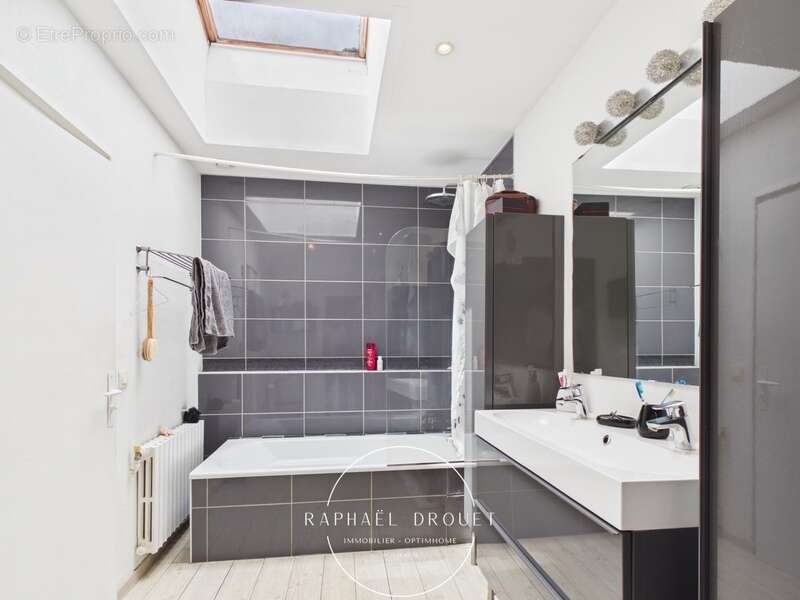 SAINT-CLAIR-DU-RHÔNE – Grande maison familiale de caractère avec 165 m² habitables - photo 20