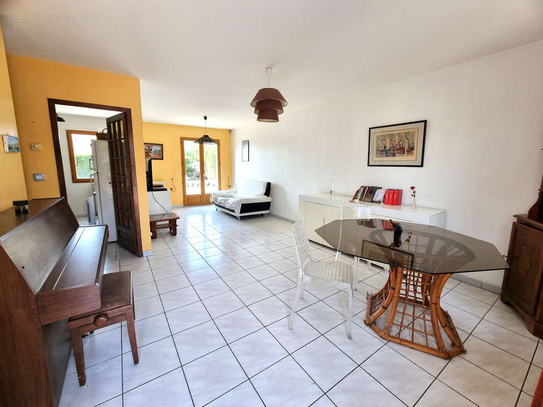 Vaux le penil - maison individuelle de plain pied - 3 chambres - garage - terrain 411m2 - photo 4