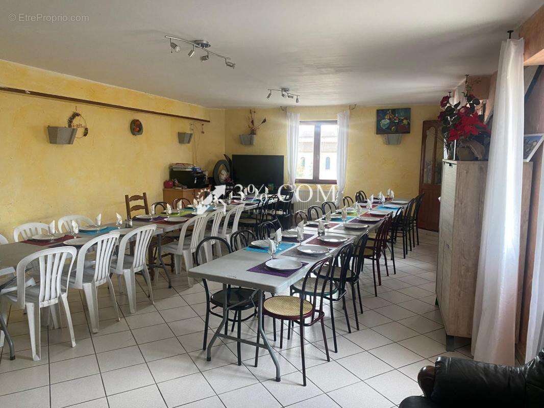 Commerce à SAINT-ROMAIN-DE-LERPS