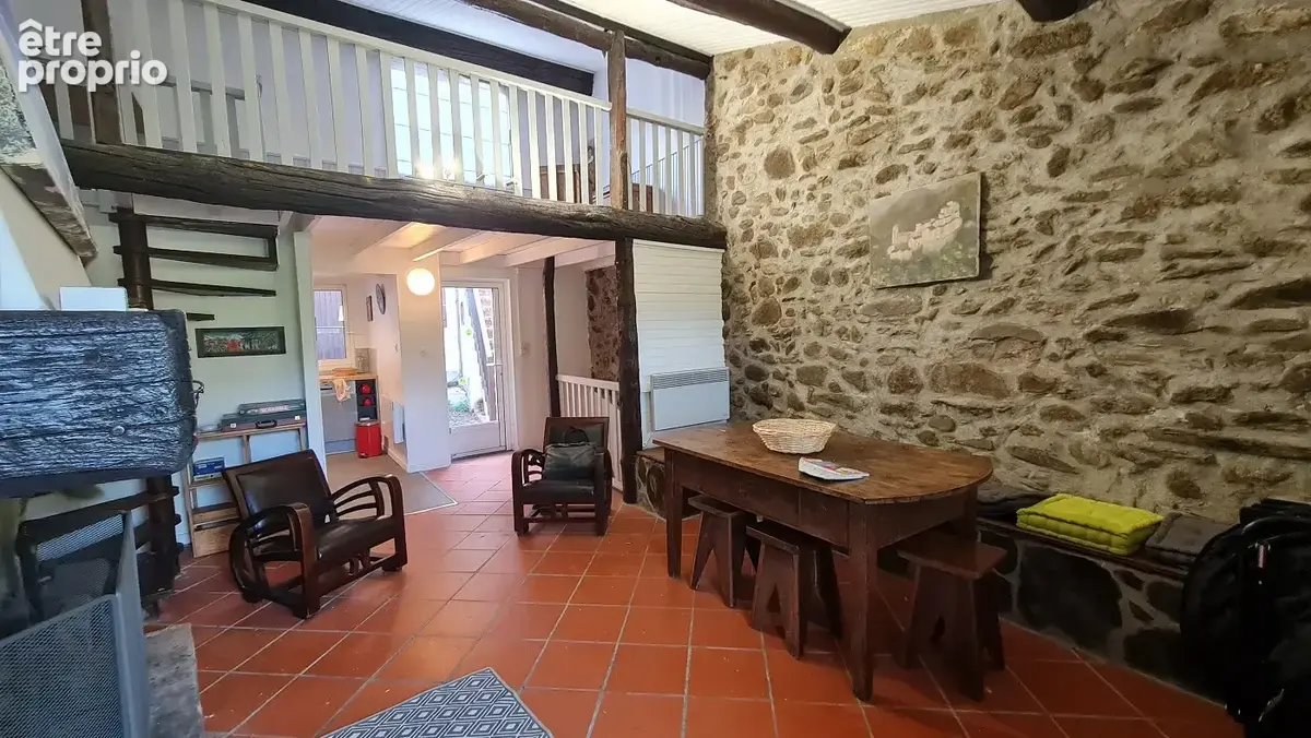 Maison de village atypique de 85 m2 T5 (4 chambres)    2 corps de bâti autour d'un patio sans vis à vis   Camp - photo 4