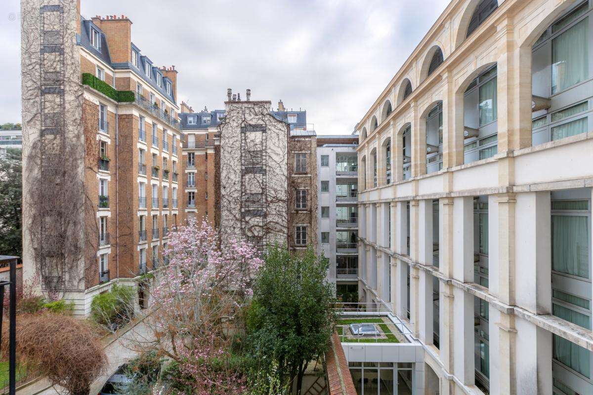 Appartement à PARIS-7E
