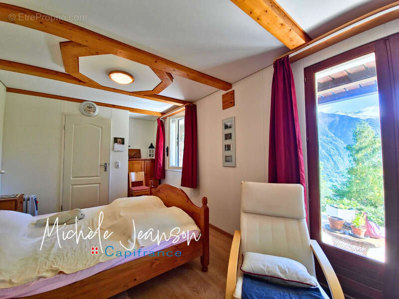 Maison à SAINT-GEORGES-DES-HURTIERES