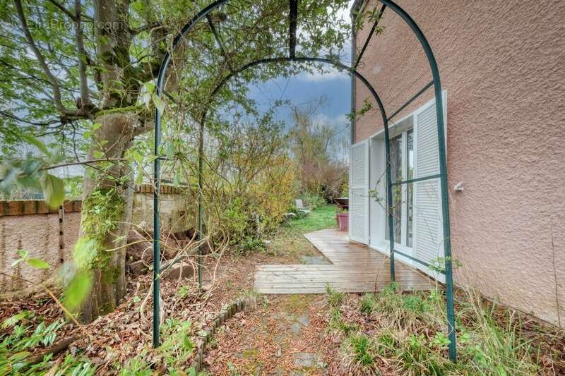 Maison à VOISINS-LE-BRETONNEUX