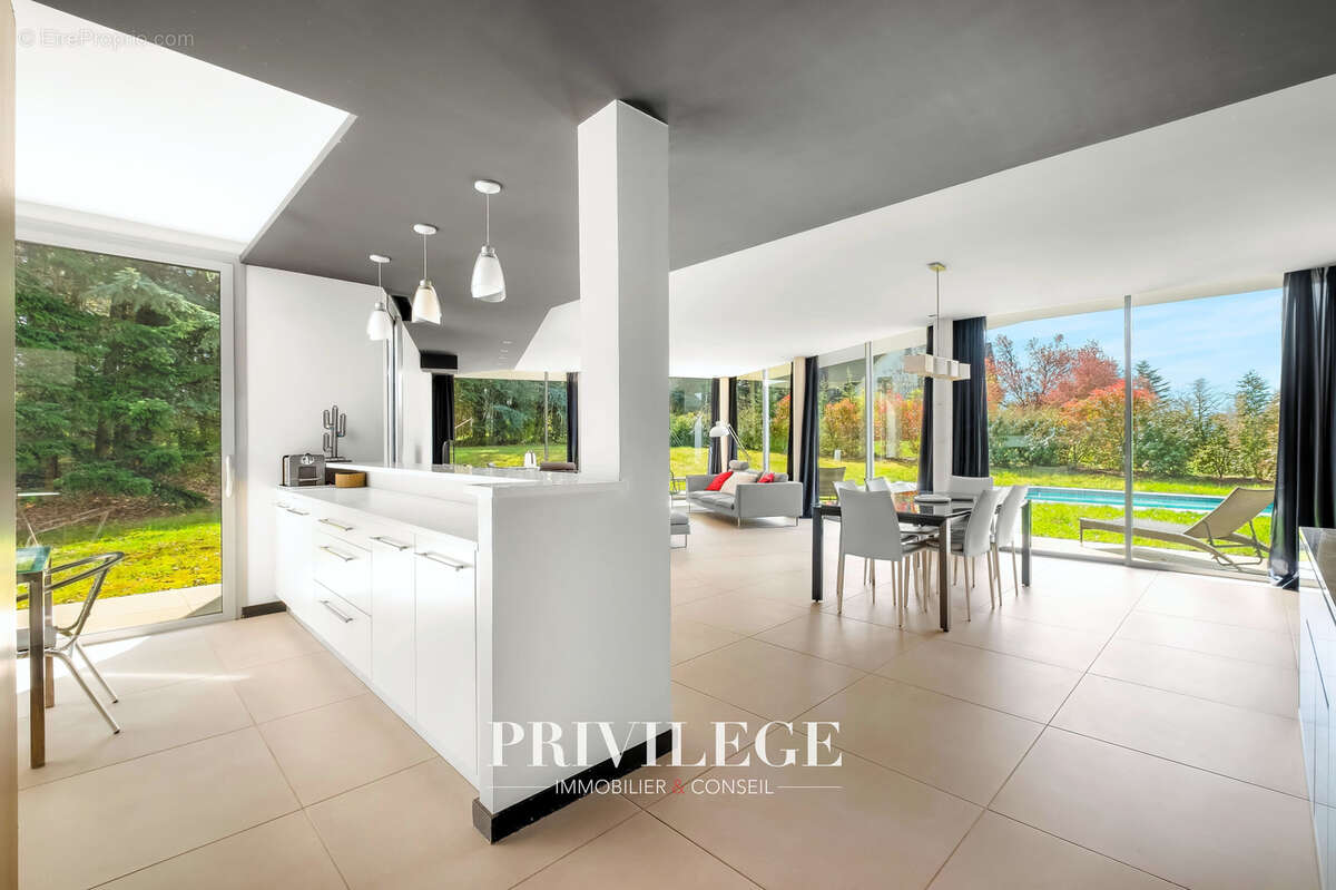 Maison à CHARBONNIERES-LES-BAINS