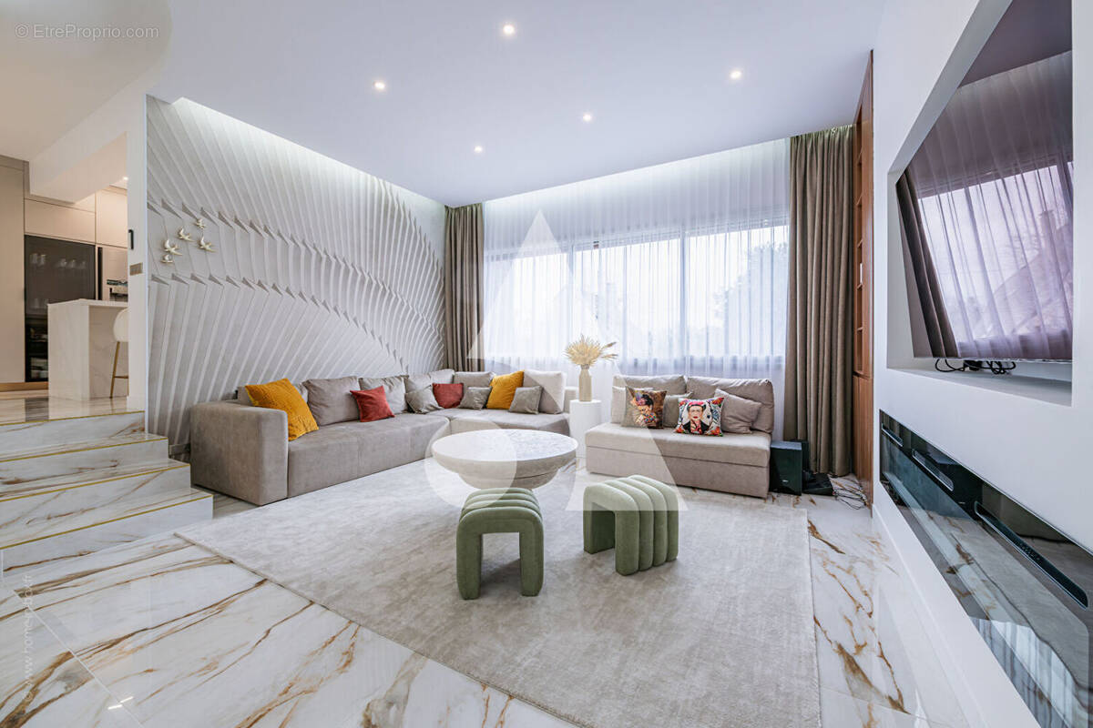 Maison à CHENNEVIERES-SUR-MARNE