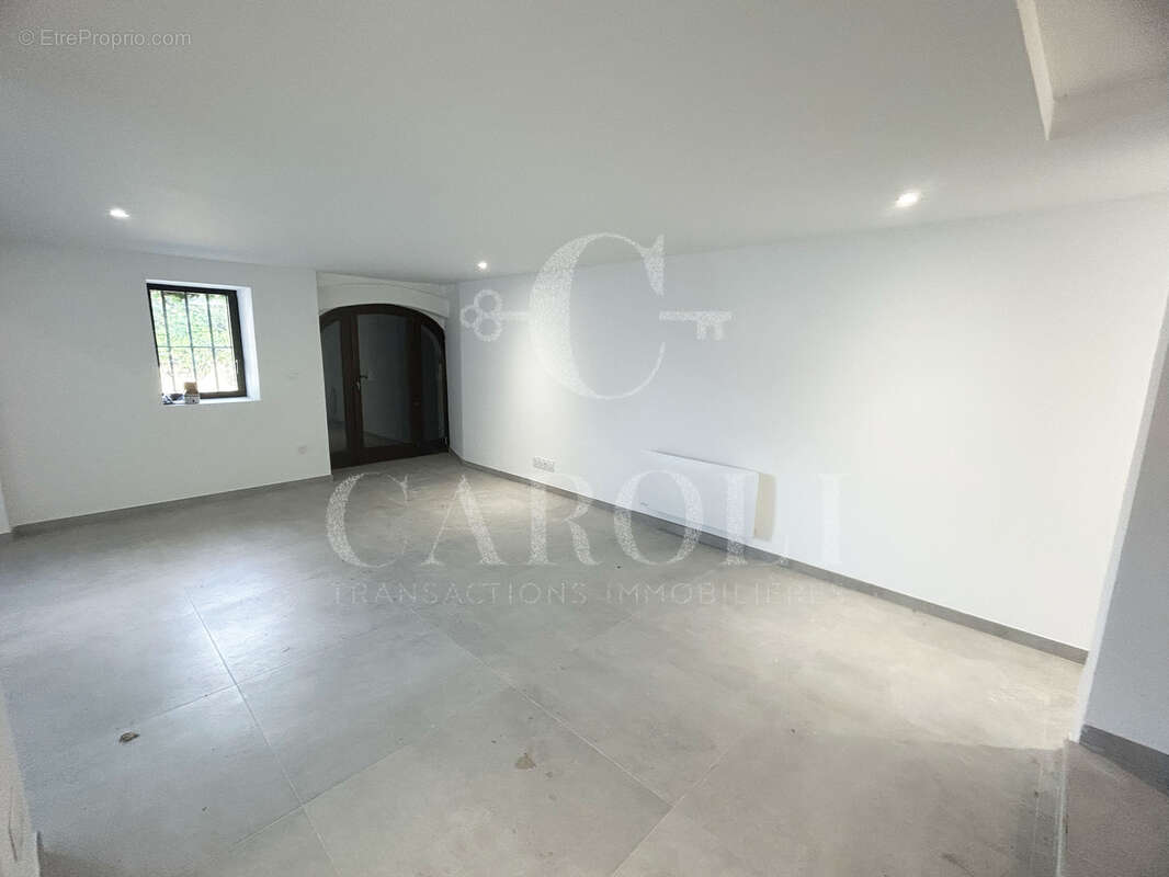 Maison à VILLY-LE-PELLOUX