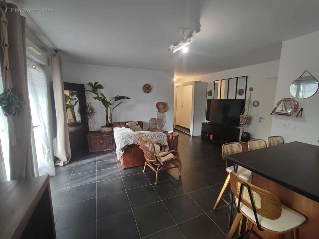 Appartement à SOLLIES-PONT