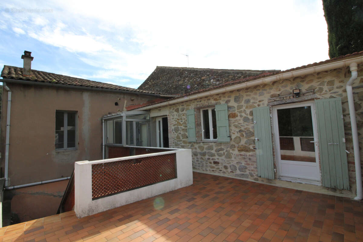 Maison à MEYRANNES