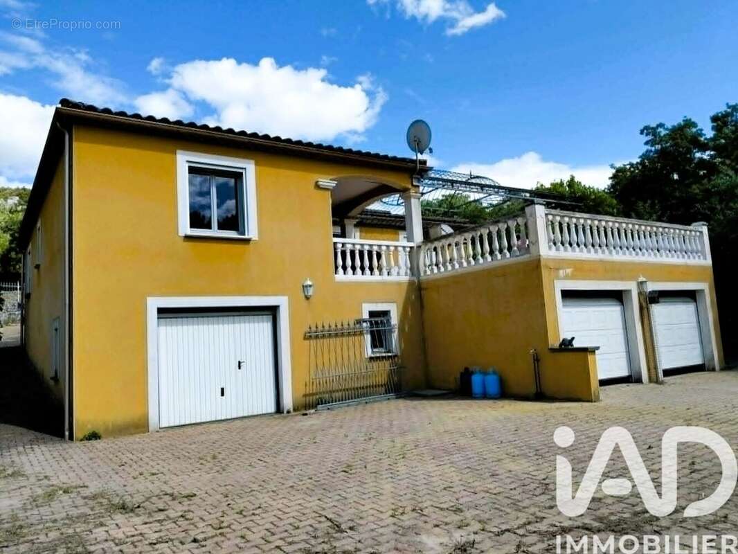 Maison 113 m² à Saint-Andre-De-Roquepertuis  - photo 2