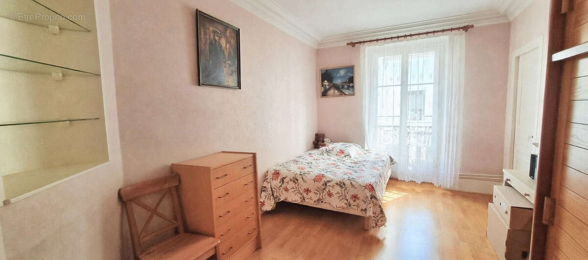 Appartement à LEVALLOIS-PERRET