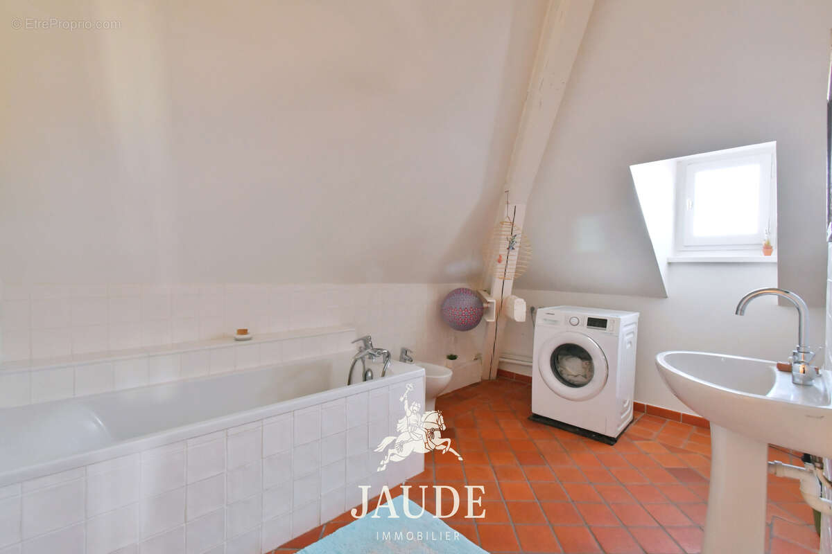 Duplex de caractère 236 m2   Dernier étage   Calme et écrin de verdure à 2 pas de Jaude à Chamalières - photo 17