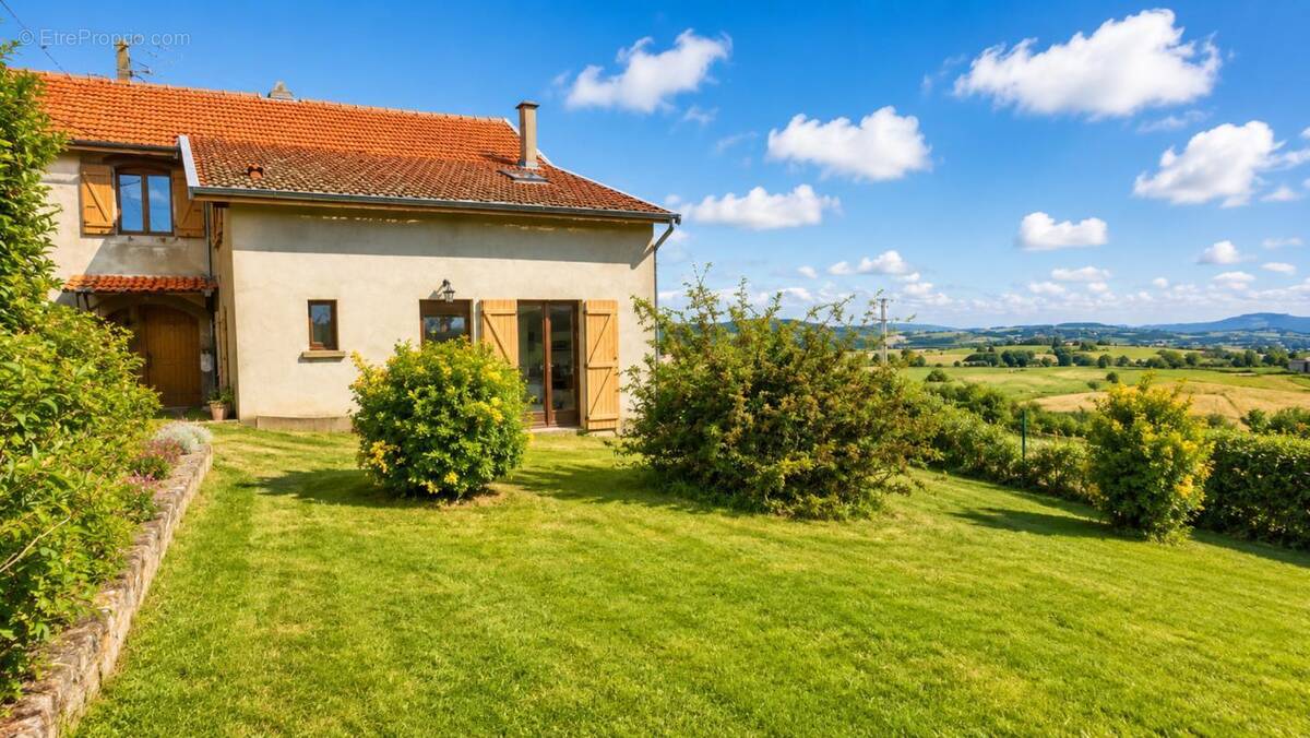 Maison à SAINT-VERAND