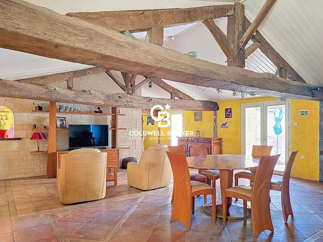 Maison à CHAMPAGNE-LES-MARAIS