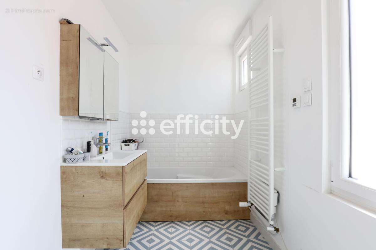 Maison à HALLENNES-LEZ-HAUBOURDIN