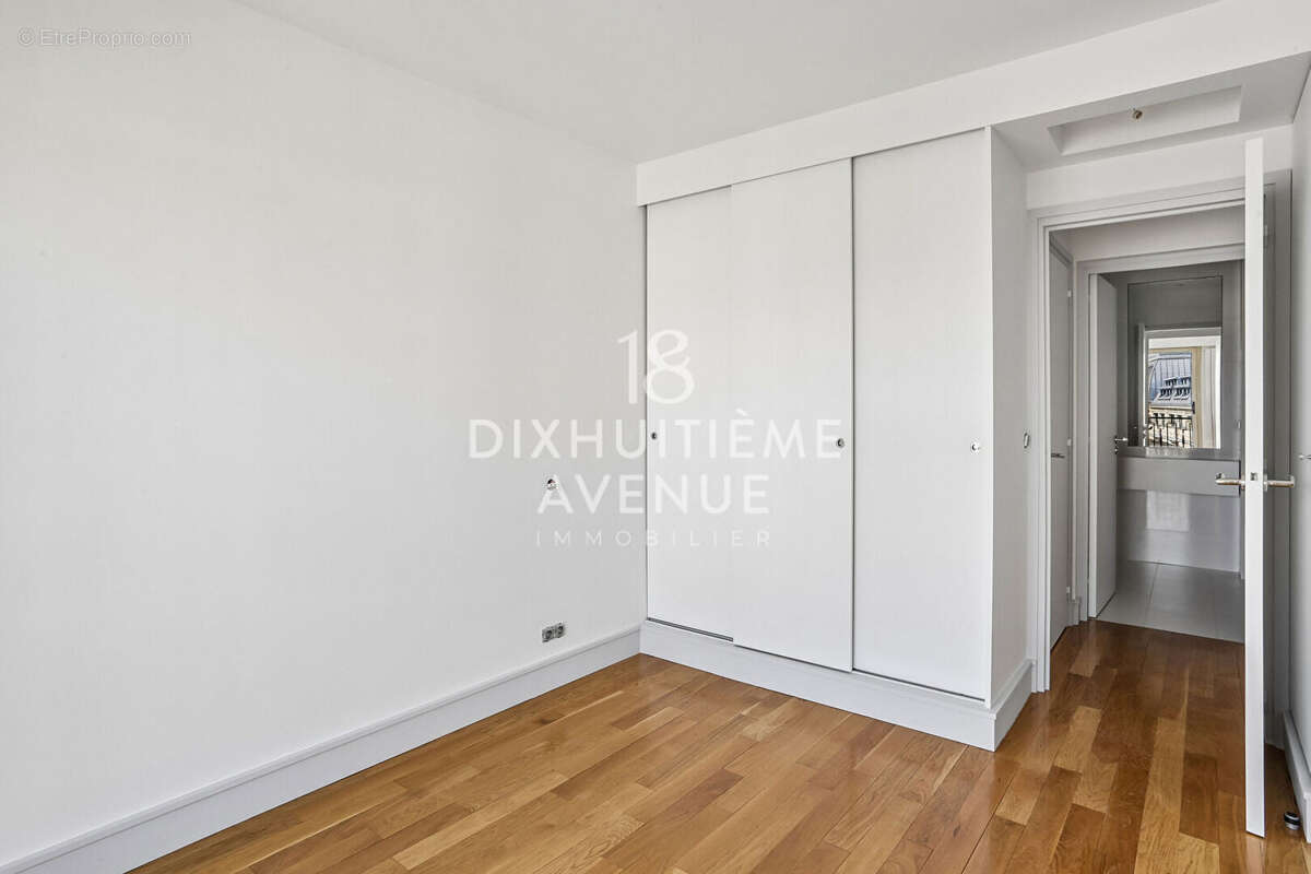 Appartement à PARIS-18E