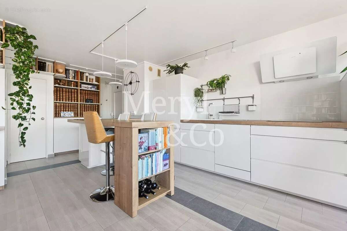 Appartement à PARIS-14E
