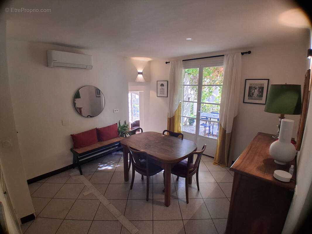 Maison à FONTVIEILLE