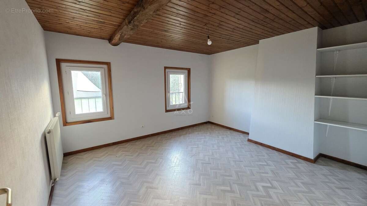 Maison pierre de 14m² avec un chai de 70m² sur 780m² de terrain - photo 5