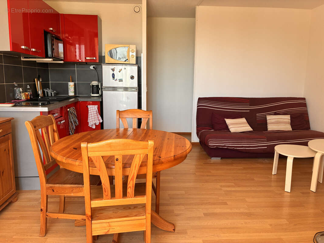 GRUISSAN, RIVE DROITE, EN EXCLUSIVITE, Appartement de type 2 avec terrasse VUE PORT + place de parking privati - photo 3