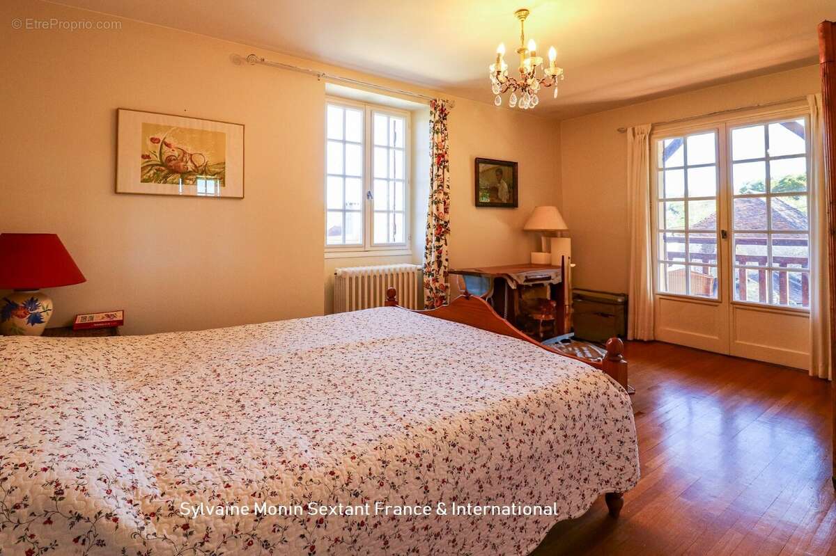 Maison à SAINT-MEDARD-D&#039;EXCIDEUIL