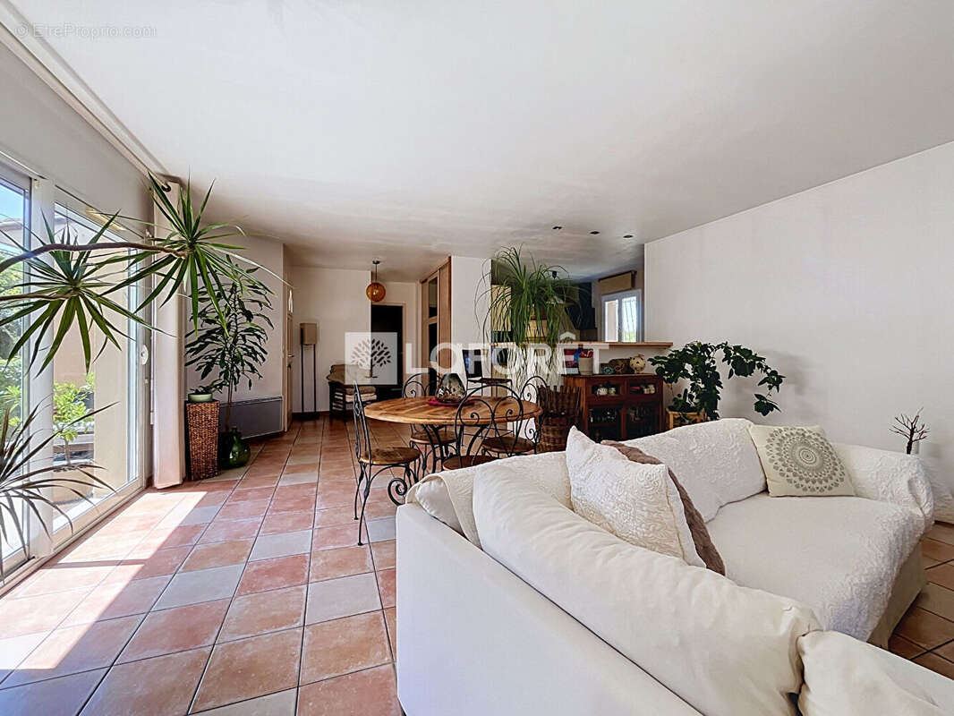 Maison, 3 chambres et garage. - photo 3