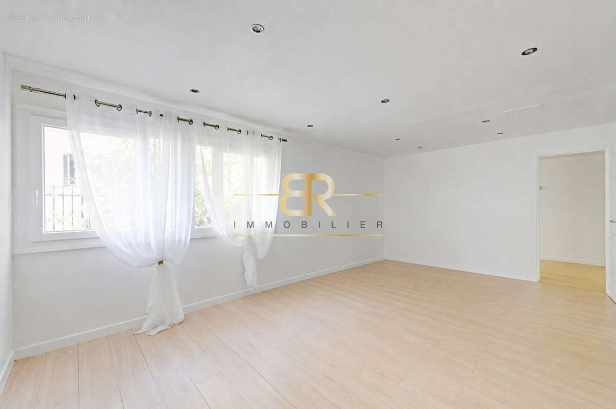 Appartement à PARIS-20E