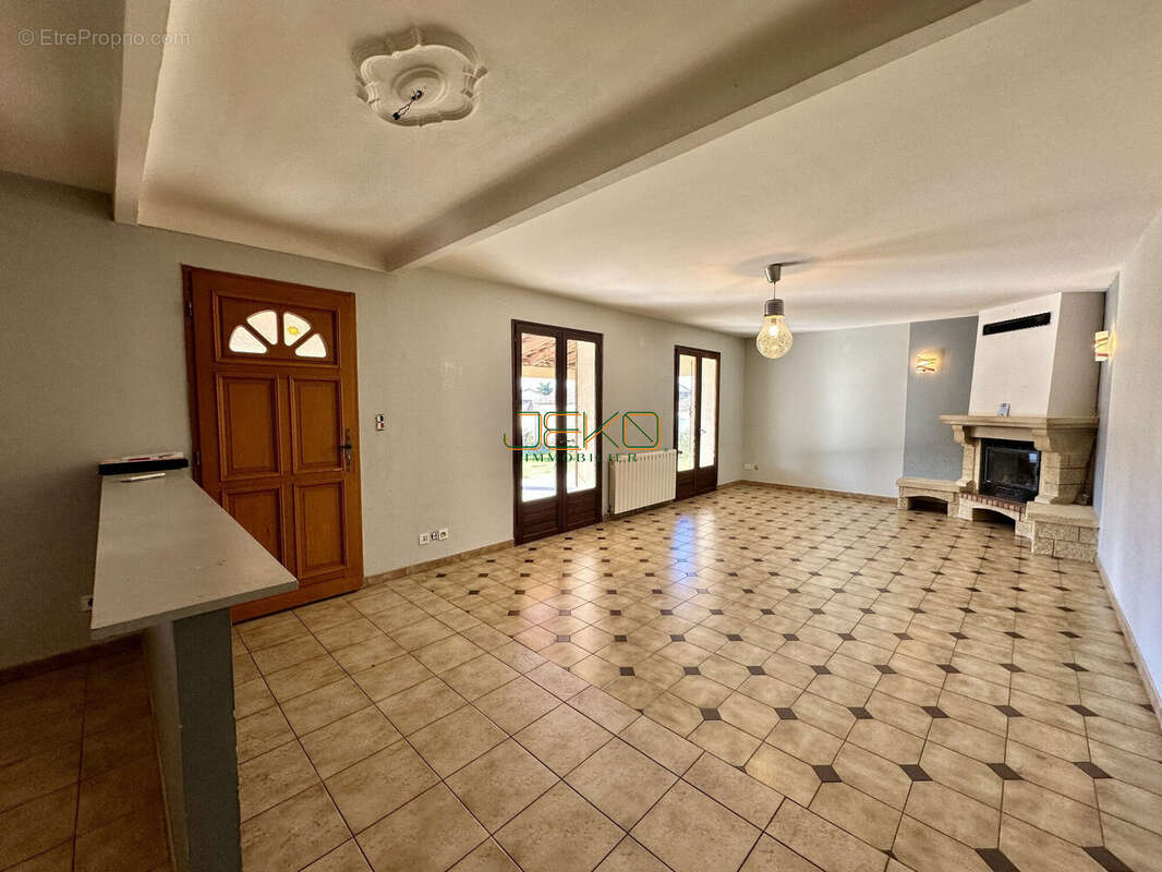 Maison 108 m² à Uzes  - photo 4