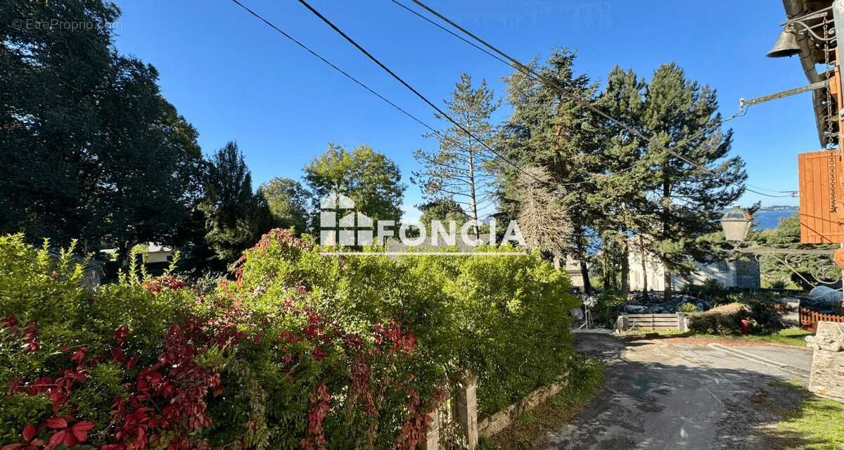 Maison à SALLES-CURAN