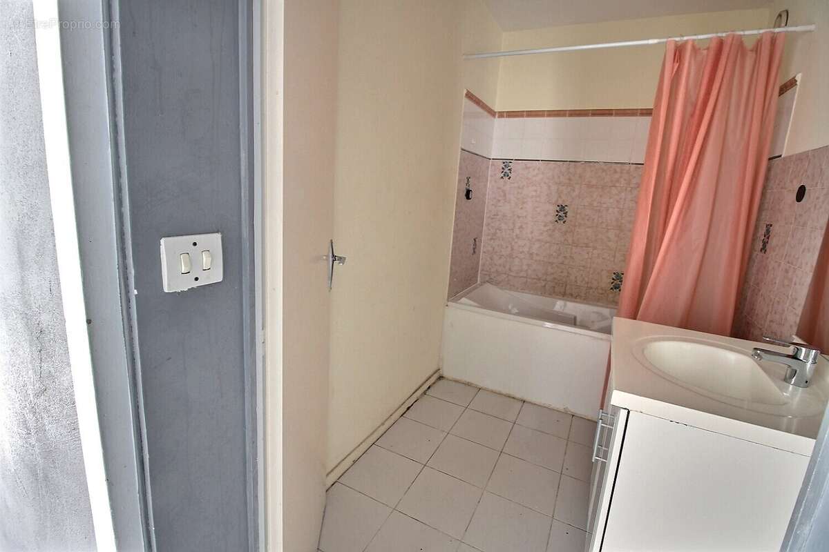 Appartement à COLLONGES-SOUS-SALEVE