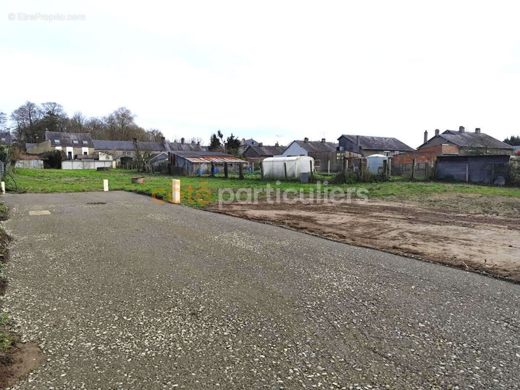 Terrain à LE VAL-SAINT-PERE